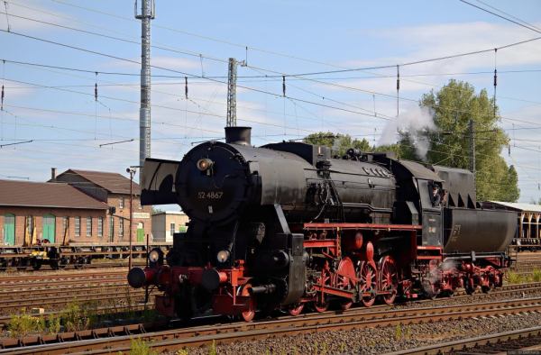 Als Heizer auf der G&uuml;terzuglokomotive 52 4867 bei den Bahnwelttagen im Eisenbahnmuseum Darmstadt-Kranischtein 2011